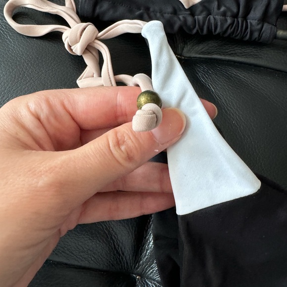 Chic Neutral Color-Block Bikini - Effortless Elegance for the Beach! - Picture 9 of 12